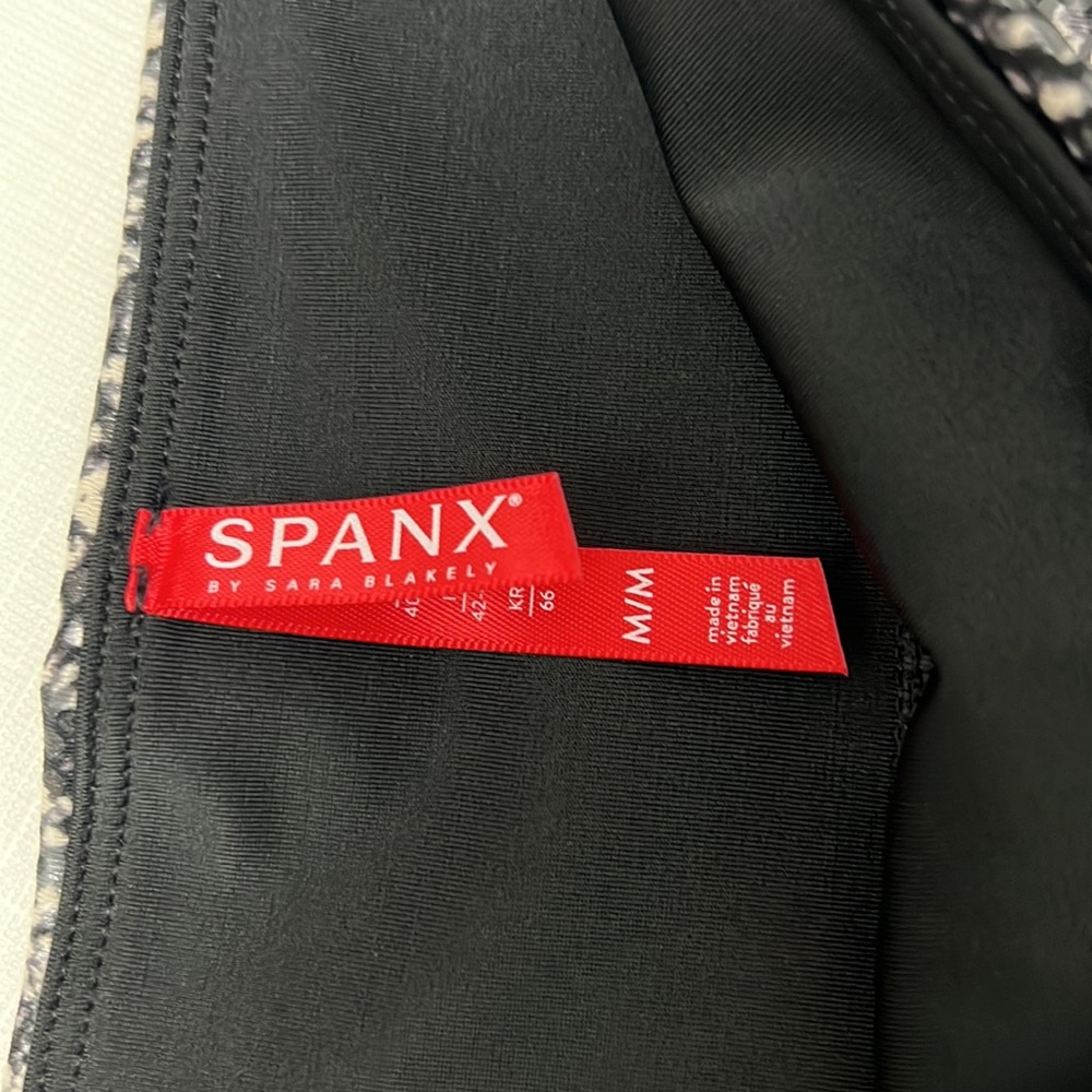 SPANX Faux Leather Snake Shine Leggings - Picture 7 of 11